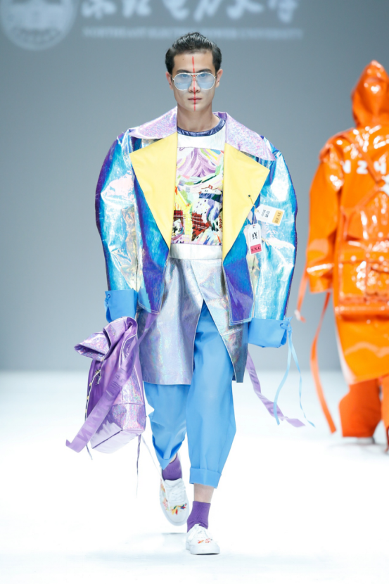 郭尔罗斯 盛装之歌-东北电力大学服装专业毕业生作品在京发布