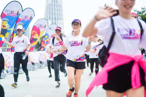 525和传奇今生一起，携手海清为爱奔跑