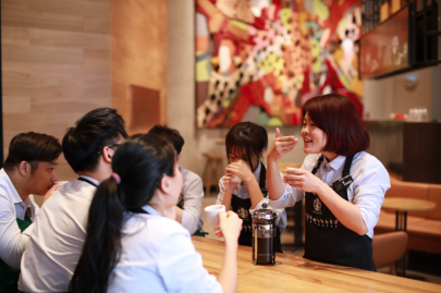 想象一颗咖啡豆存在的巨大潜力，用心聆听爱的声音 星巴克中国首家手语门店在广州开业