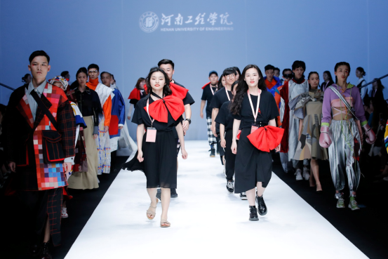 2019中国国际大学生时装周河南工程学院专场发布会“有態”在京举行
