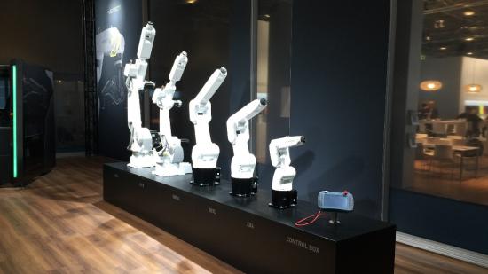 珞石机器人亮相德国高端行业展会 开启国际市场新征程