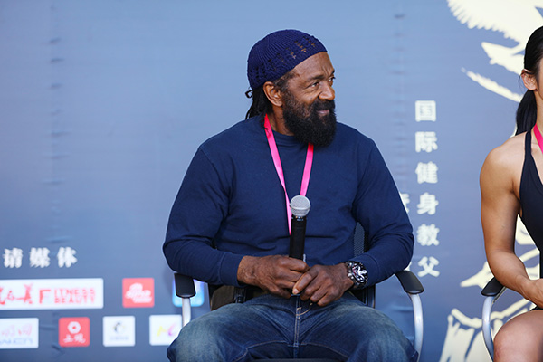 健身教父查尔斯、女神牟丛见面会落地赛普健身 粉丝:全程干货