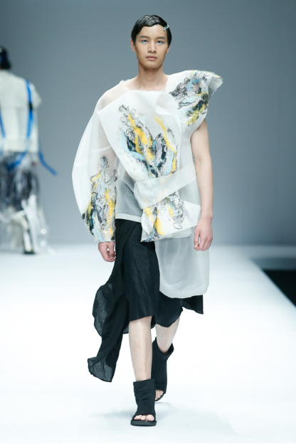 广州美术学院工业设计学院2019届服装专业 优秀毕业作品亮相2019中国国际大学生时装周