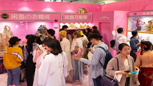 lo裙只有白富美能玩？闲鱼让贫民窟女孩花一分钱逆袭成全场焦点