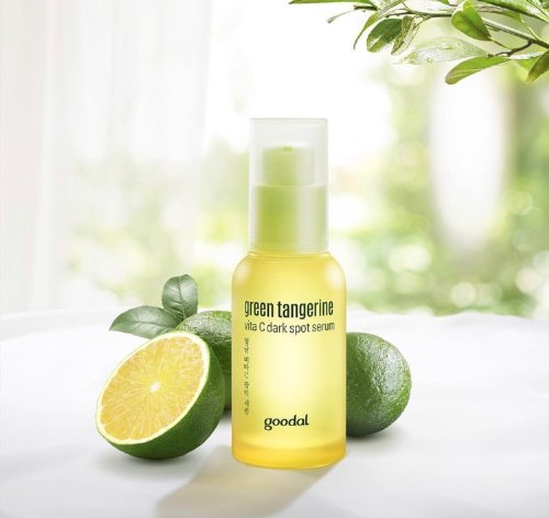 青春偶像毕雯珺代言果达儿，与肌肤享受温柔亲吻