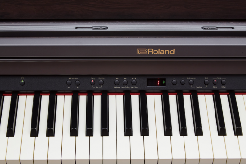 实用小巧！不失专业，罗兰（Roland）RP501R成就钢琴梦