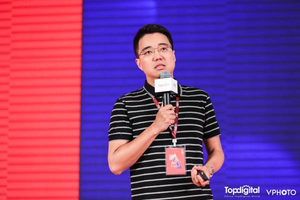 360邓宇出席TopDigital 快资讯获产品金奖