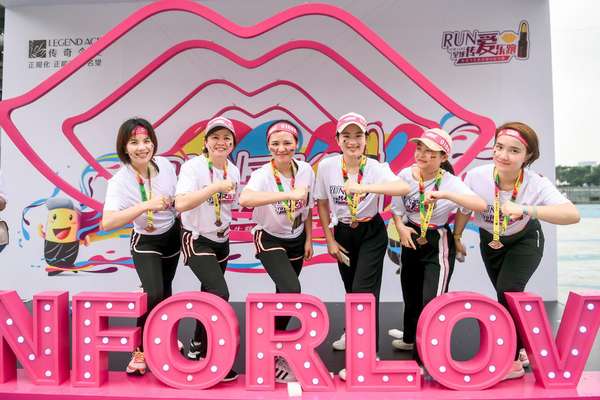 525和传奇今生一起，携手海清为爱奔跑