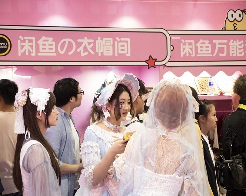 lo裙只有白富美能玩？闲鱼让贫民窟女孩花一分钱逆袭成全场焦点