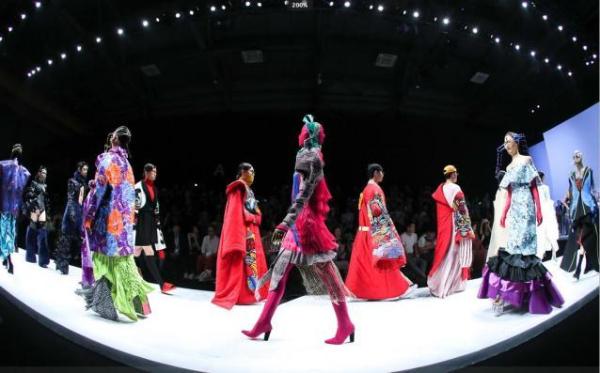 广州美术学院工业设计学院2019届服装专业 优秀毕业作品亮相2019中国国际大学生时装周