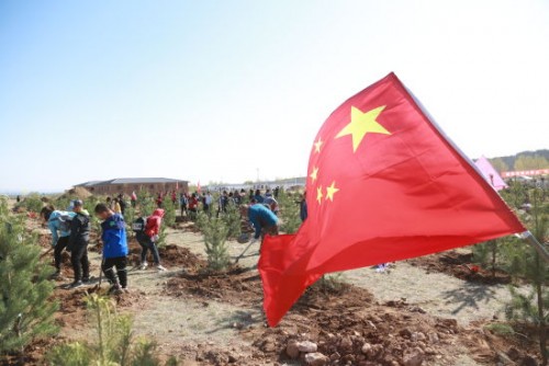 “百e国际新绿”扎根祖国北疆 植树造林为祖国70年华诞献礼