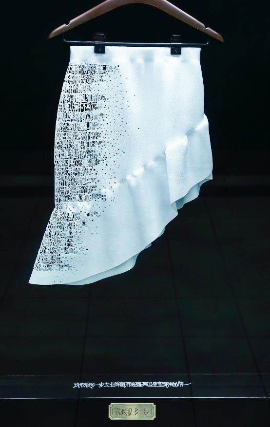 一场艺术展揭露衣服的真相：洗衣不除菌，等于养细菌
