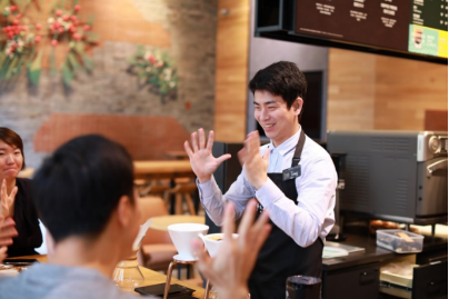 想象一颗咖啡豆存在的巨大潜力，用心聆听爱的声音 星巴克中国首家手语门店在广州开业