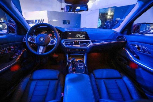 全新一代BMW 3系定价玩套路？看完配置，我还以为是7系