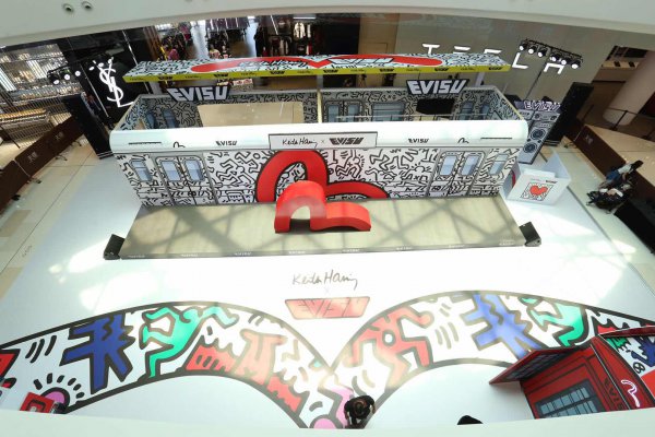 男神周柏豪惊现EVISU广州天环广场旗舰店开业典礼任明星店长