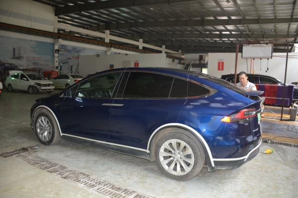 特斯拉Model X镀晶后,宛如换了一身“衣裳”