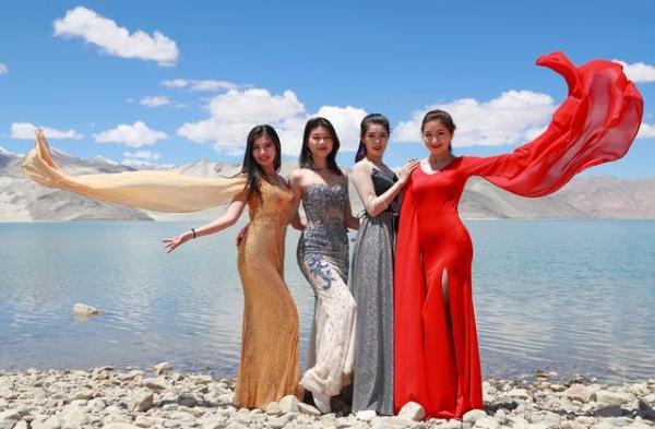 国际小姐化身“冰山来客”——走进帕米尔高原白沙湖