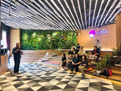 中国下一代教育基金会走进葡萄科技 布鲁可为原创国产玩具发出最强音