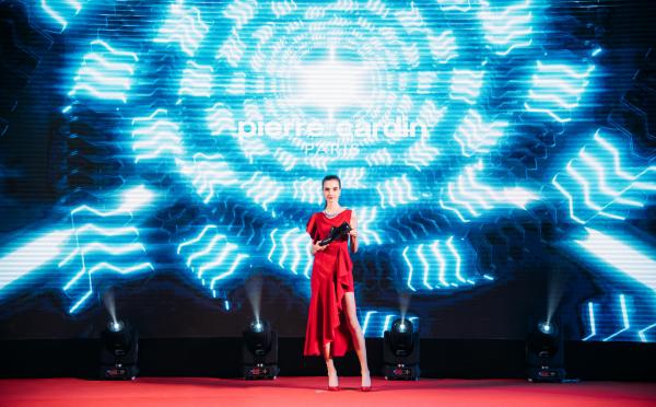 皮尔卡丹2019冬季新品发布会闪耀开启，中国著名设计师刘薇亲临现场