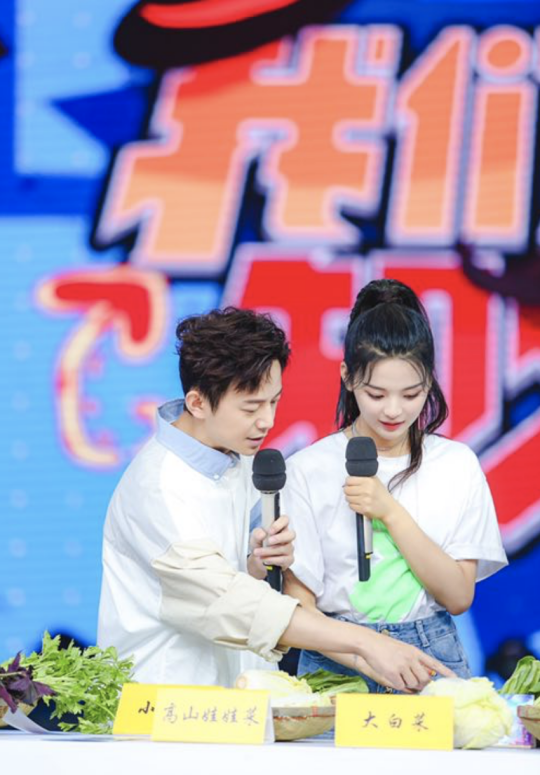 《快乐大本营》笑点升级，杨超越粉丝：今夜我们都是月芽菜