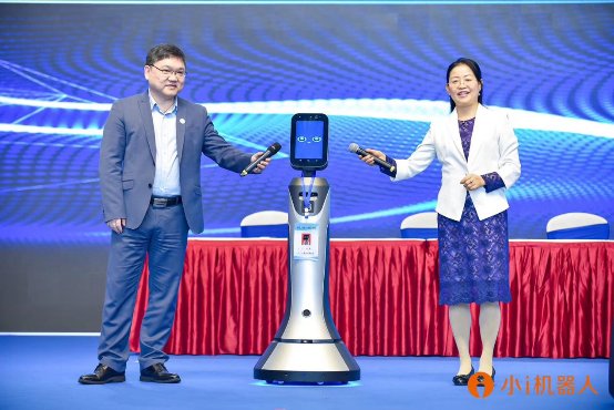 小i机器人亮相2019数博会:引领“AI认知”商用时代 共话“AI+生态”未来