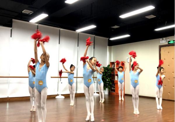 桔子树艺术培训口碑：家长发朋友圈为孩子骄傲