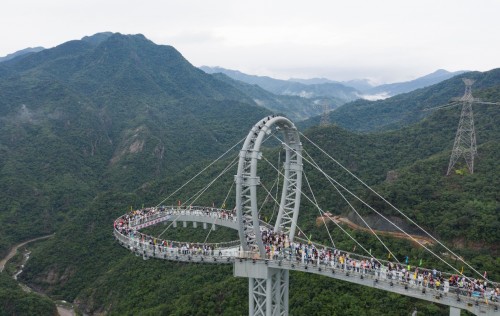 打破6项世界纪录，清远黄腾峡天门悬廊正式迎客