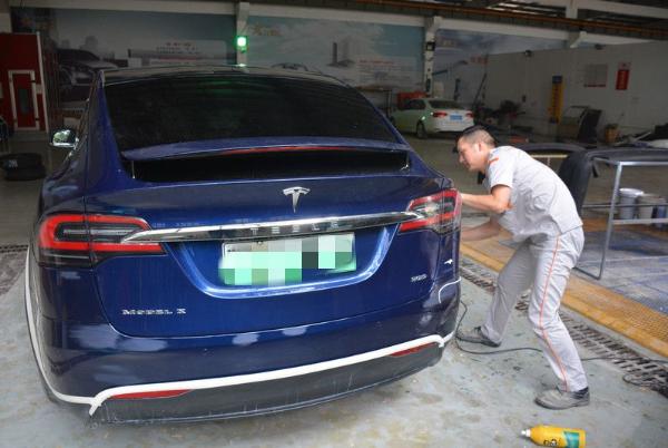 特斯拉Model X镀晶后,宛如换了一身“衣裳”