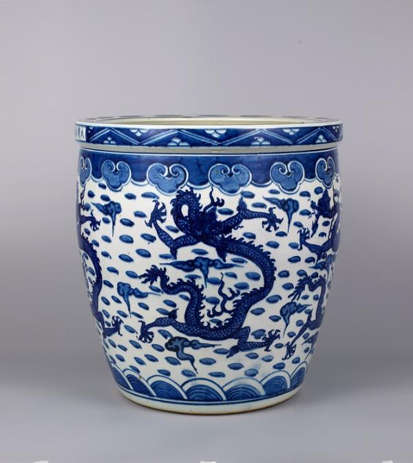 万历青花不可得，百年韵味犹可赏