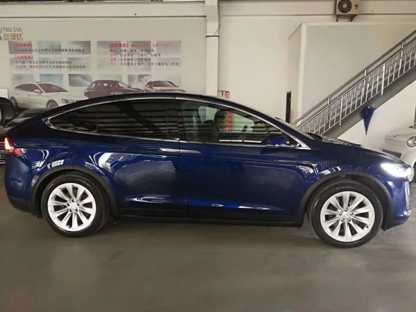 特斯拉Model X镀晶后,宛如换了一身“衣裳”