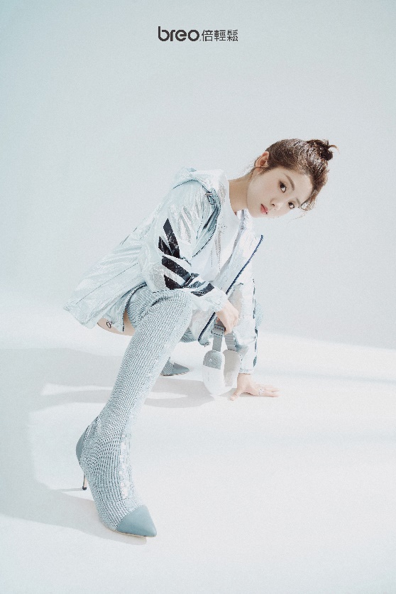 邢菲倍轻松,灵气少女司徒末的双眼藏满了故事