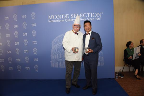 中国蜂味轰动意大利，香港虎标椴树蜜斩获世界食品品质金奖