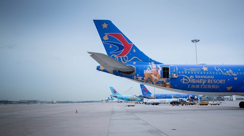 三架迪士尼彩绘机齐聚北京——东方航空六一儿童节“连接奇梦”主题航班飞往上海迪士尼