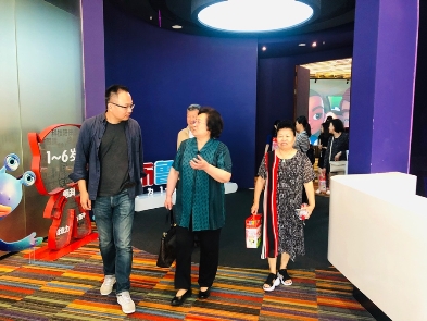 中国下一代教育基金会走进葡萄科技 布鲁可为原创国产玩具发出最强音