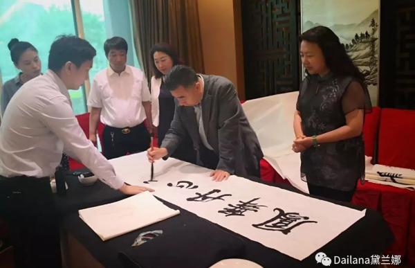 凤舞丹心.新国妆 ——黛兰娜毛孔洗澡发明10周年暨黛兰娜超级靓声全国启动会”隆重召开