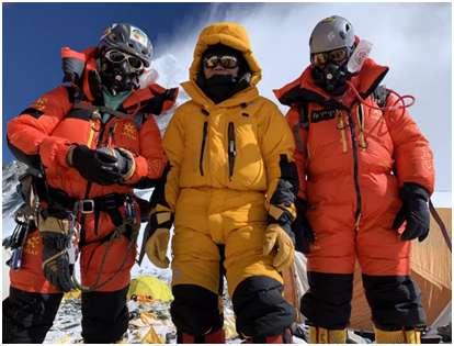 货拉拉特约讲师Ada登顶珠峰