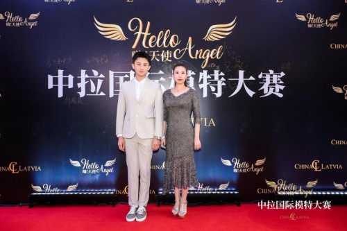 梁振伦出席中拉国际模特大赛，超高颜值上镜