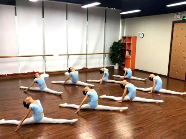 桔子树艺术培训口碑：家长发朋友圈为孩子骄傲