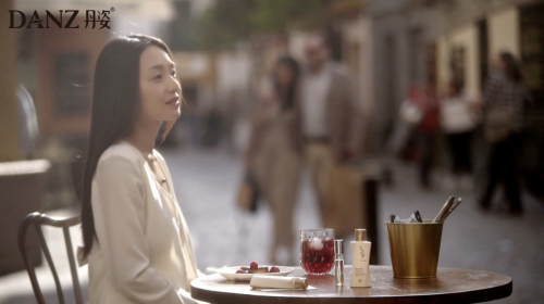 丹姿丝维丽：香氛与艺术浪漫邂逅，来赴一场西班牙寻香之旅！