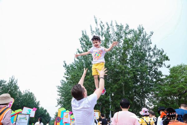 今夏最适合带娃的打卡圣地不是迪士尼，是安踏儿童顽运会！