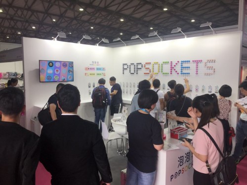 PopSockets泡泡骚现身上海礼品展览会，引发关注热潮