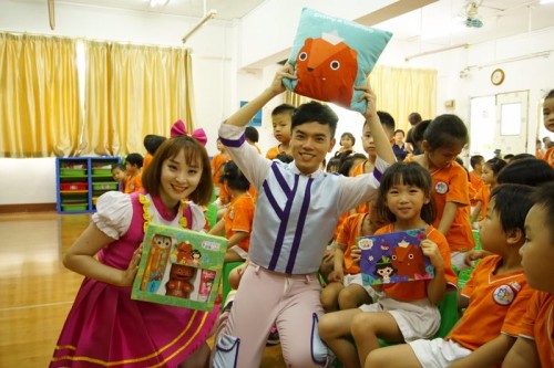 《艾米咕噜》携手嘉佳卡通音乐涂鸦乐园节目，要带给孩子一个快乐的暑假！