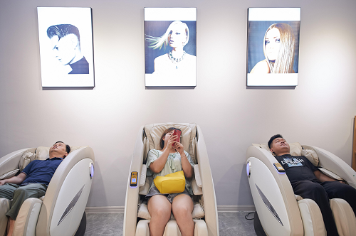 “快发”杭州滨江宝龙旗舰店盛大开业，智能洗发黑科技引众人关注！