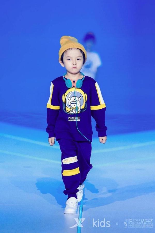 中国国际儿童时装周亮相“魔都”，让童装与孩子“衣路童行”