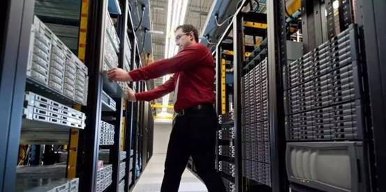 弧聚科技成立全国首个IT服务作战指挥中心，全国万点同步部署交付