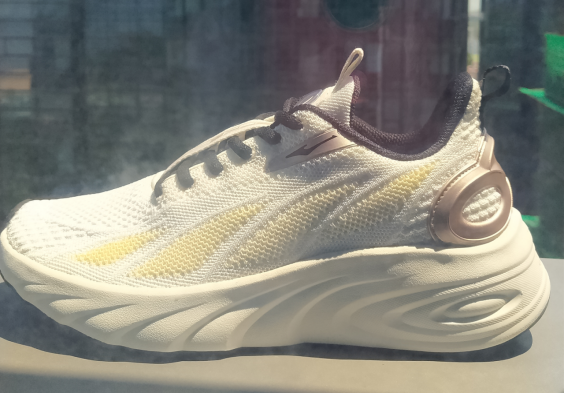 只知道YEEZY,不知道“天枢奇弹”,那你就OUT了