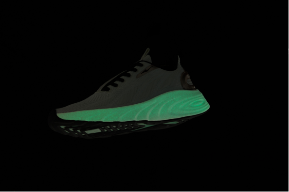 只知道YEEZY,不知道“天枢奇弹”,那你就OUT了