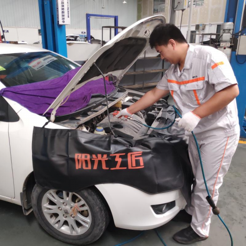 降低自燃事故发生风险，众泰Z300发动机舱养护