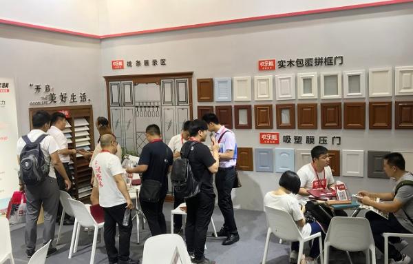 第21届广州建博会盛大开展 欢乐熊首秀抢眼