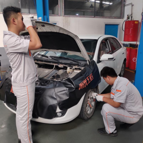 降低自燃事故发生风险，众泰Z300发动机舱养护